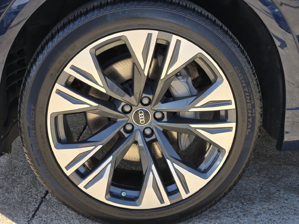 Certified 2024 Audi Q8 Premium Plus AWD/4WD image 15