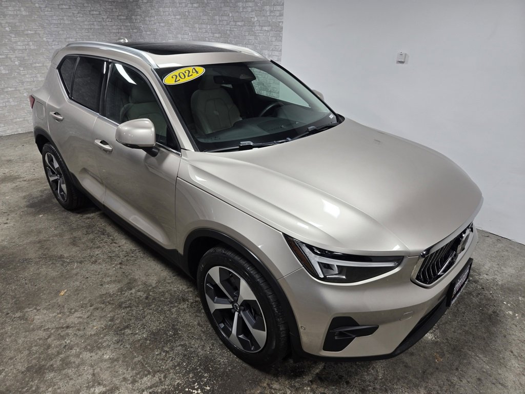 Used 2024 Volvo XC40 B5 Plus image 63