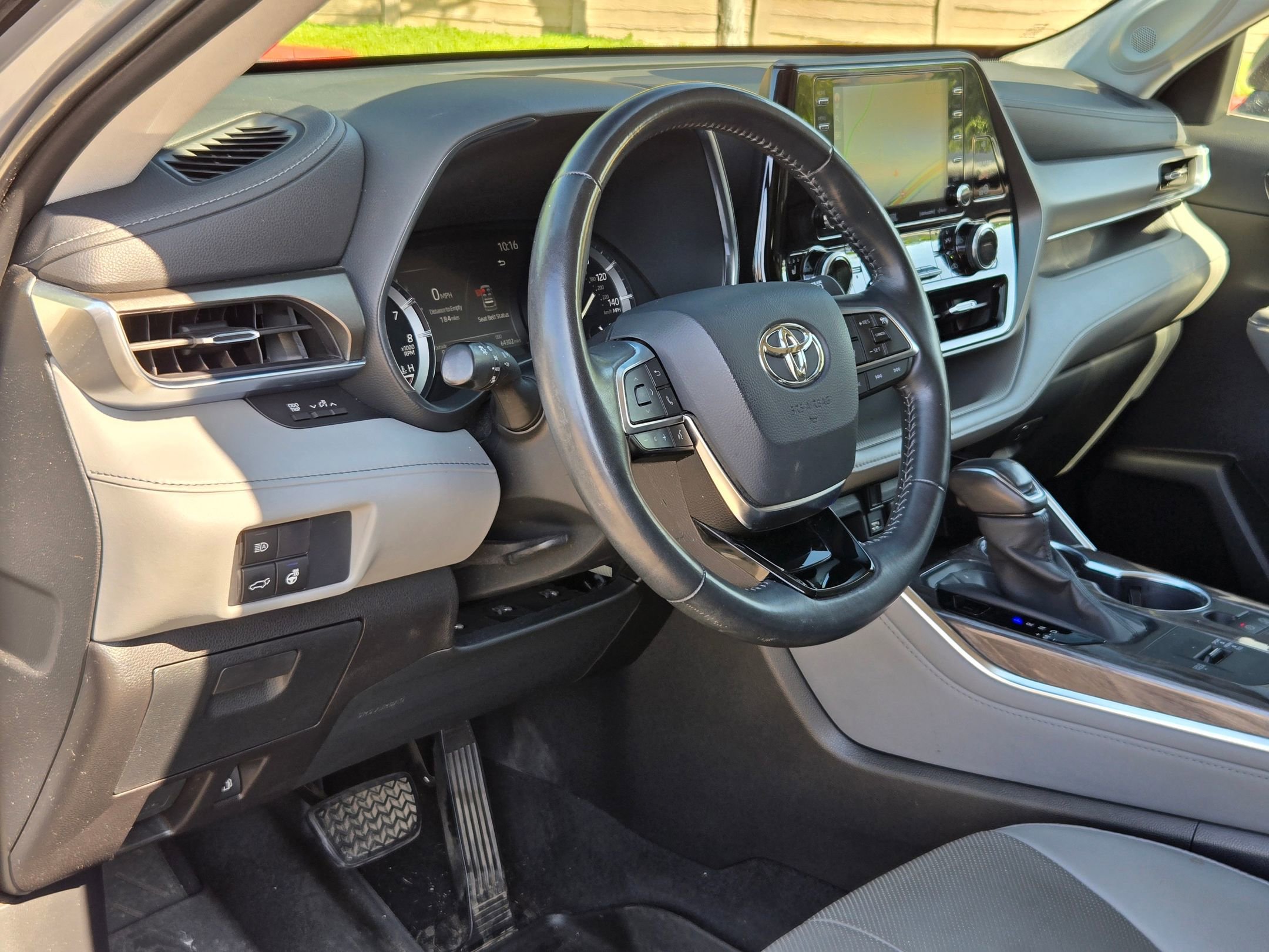 Used 2020 Toyota Highlander Limited FWD image 12