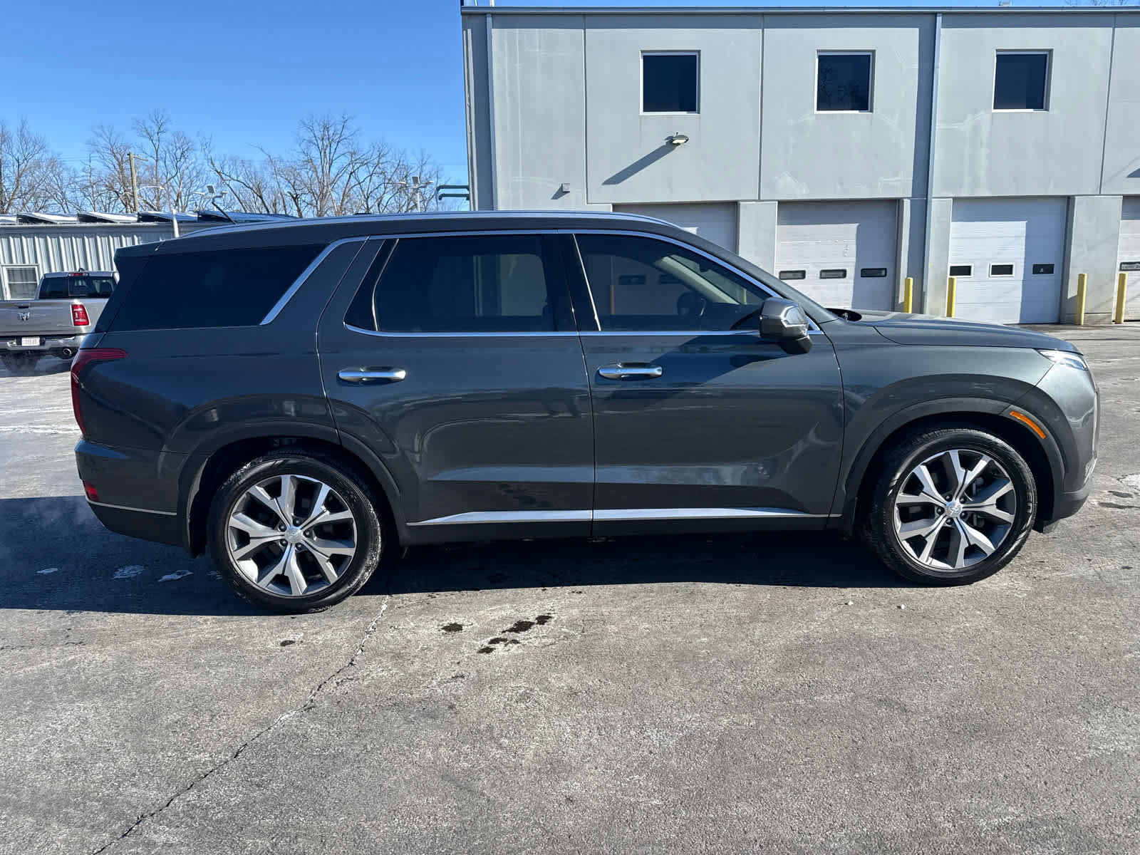 Used 2022 Hyundai Palisade SEL w/ Convenience Package image 2