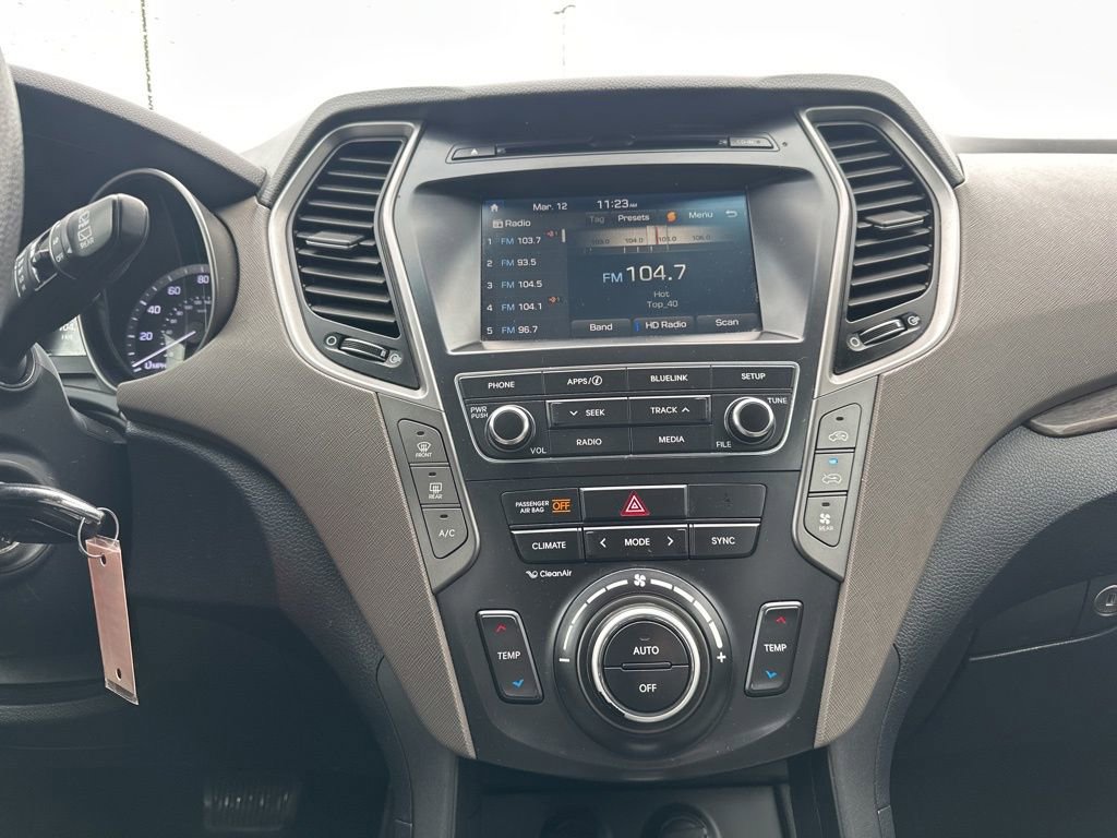 Used 2018 Hyundai Santa Fe SE image 23