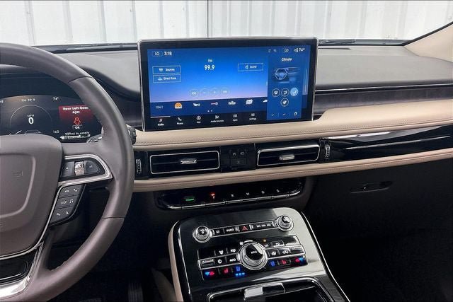 Used 2022 Lincoln Nautilus Reserve w/ Equipment Group 201A AWD/4WD image 6