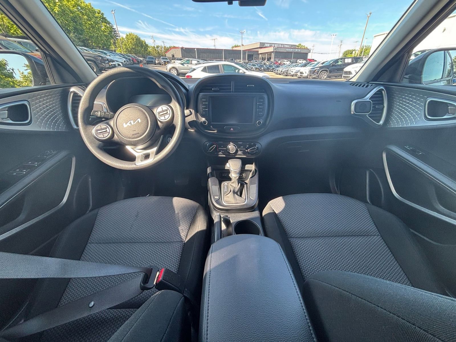 Used 2025 Kia Soul LX w/ LX Technology Package FWD image 28