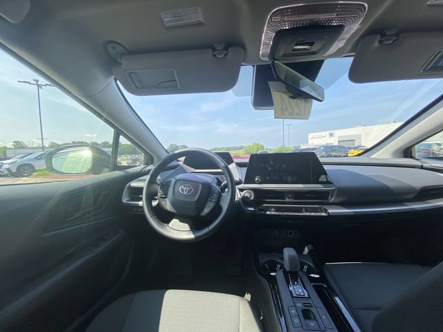 Used 2025 Toyota Prius LE FWD image 5
