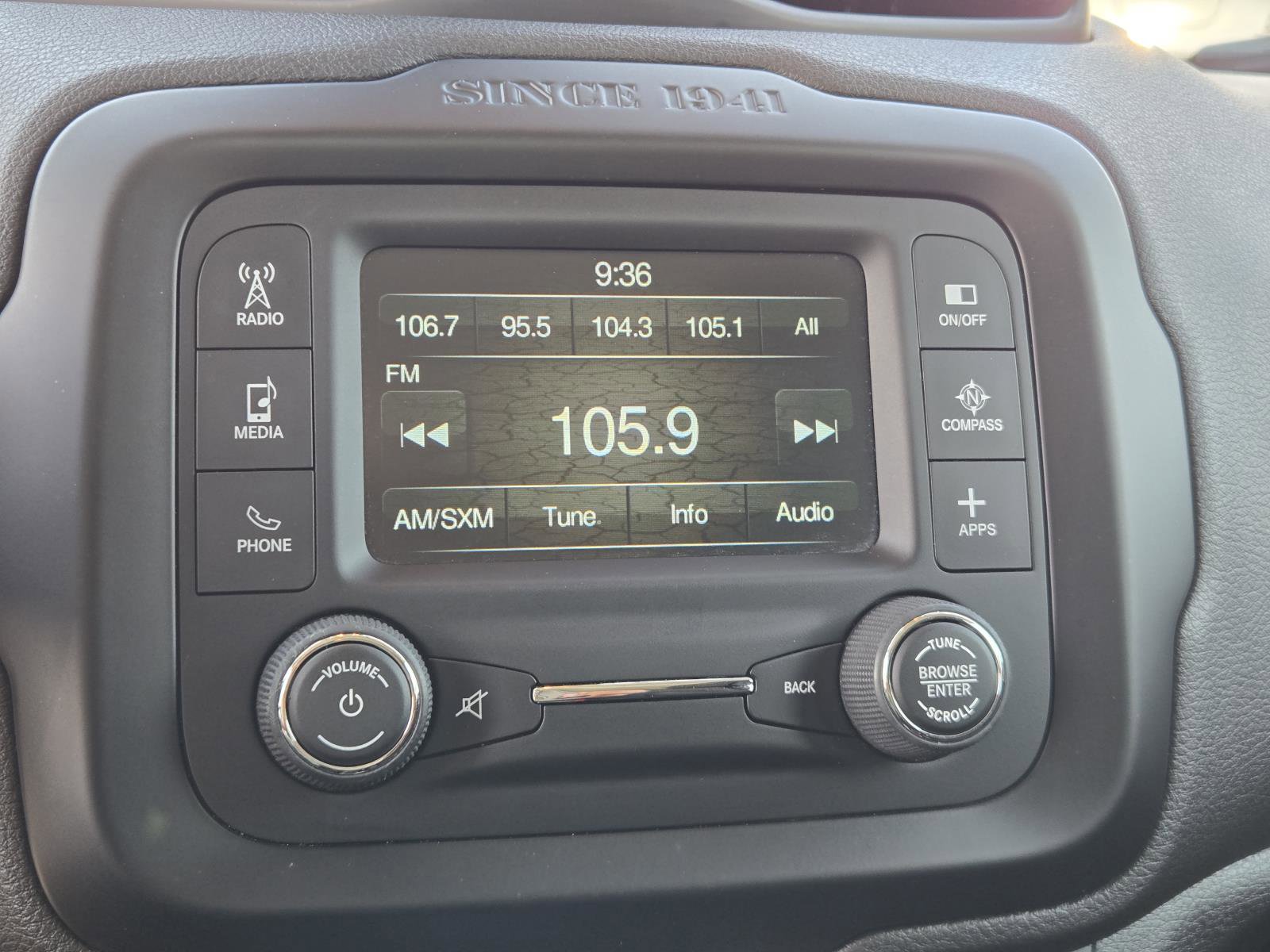 Certified 2016 Jeep Renegade Latitude image 9