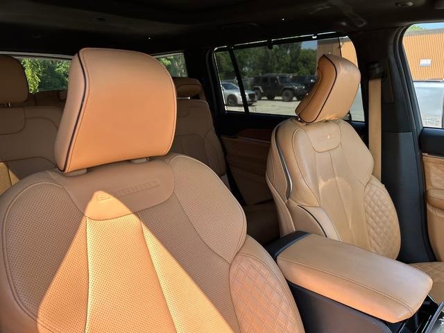 Used 2023 Jeep Grand Cherokee L Summit image 32