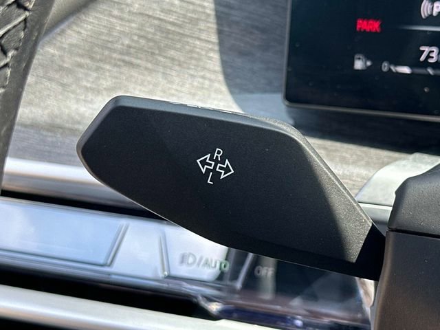 Used 2024 BMW 760i xDrive w/ Premium Package 2 image 9