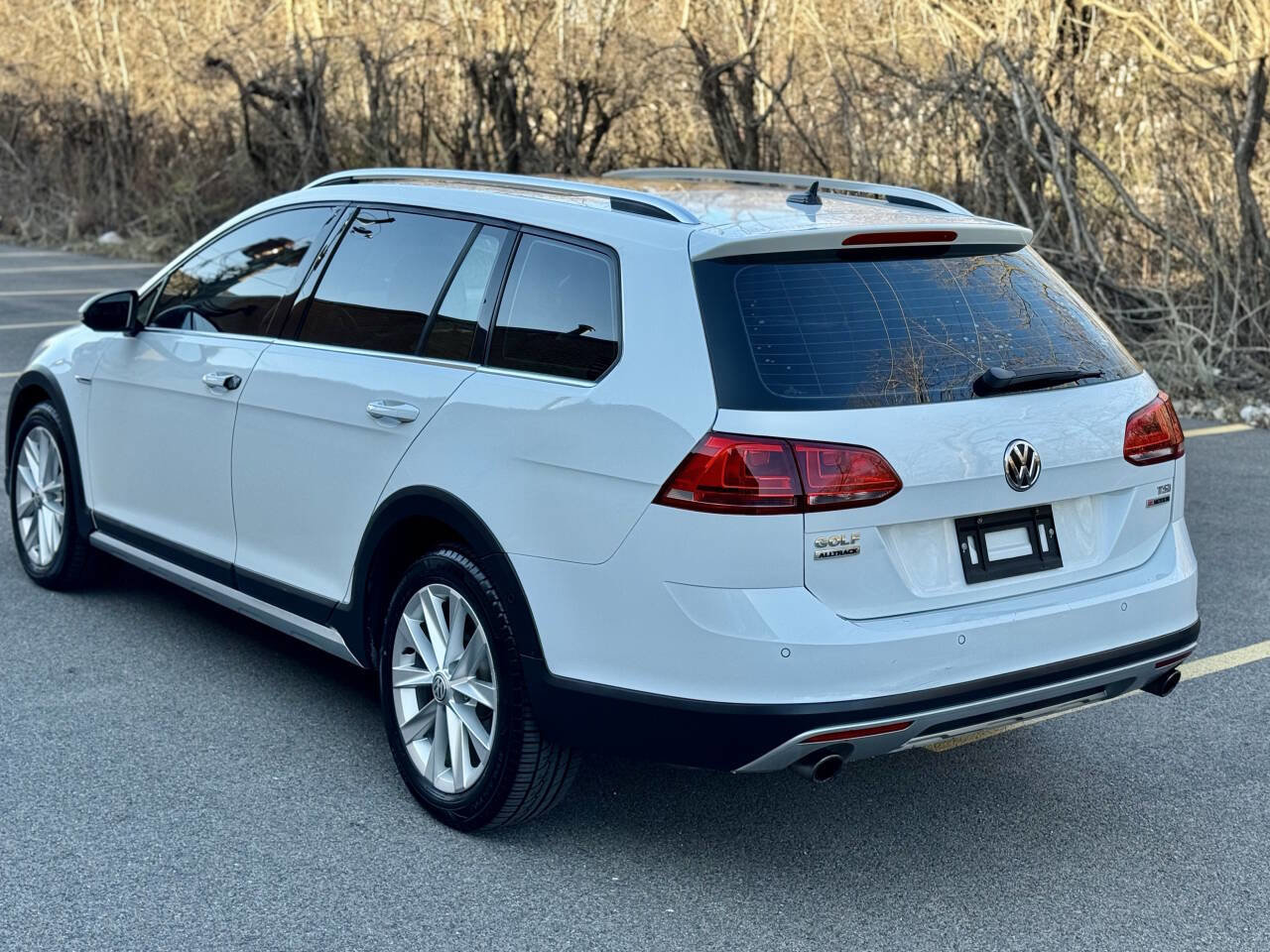 Used 2017 Volkswagen Golf Alltrack SE image 5