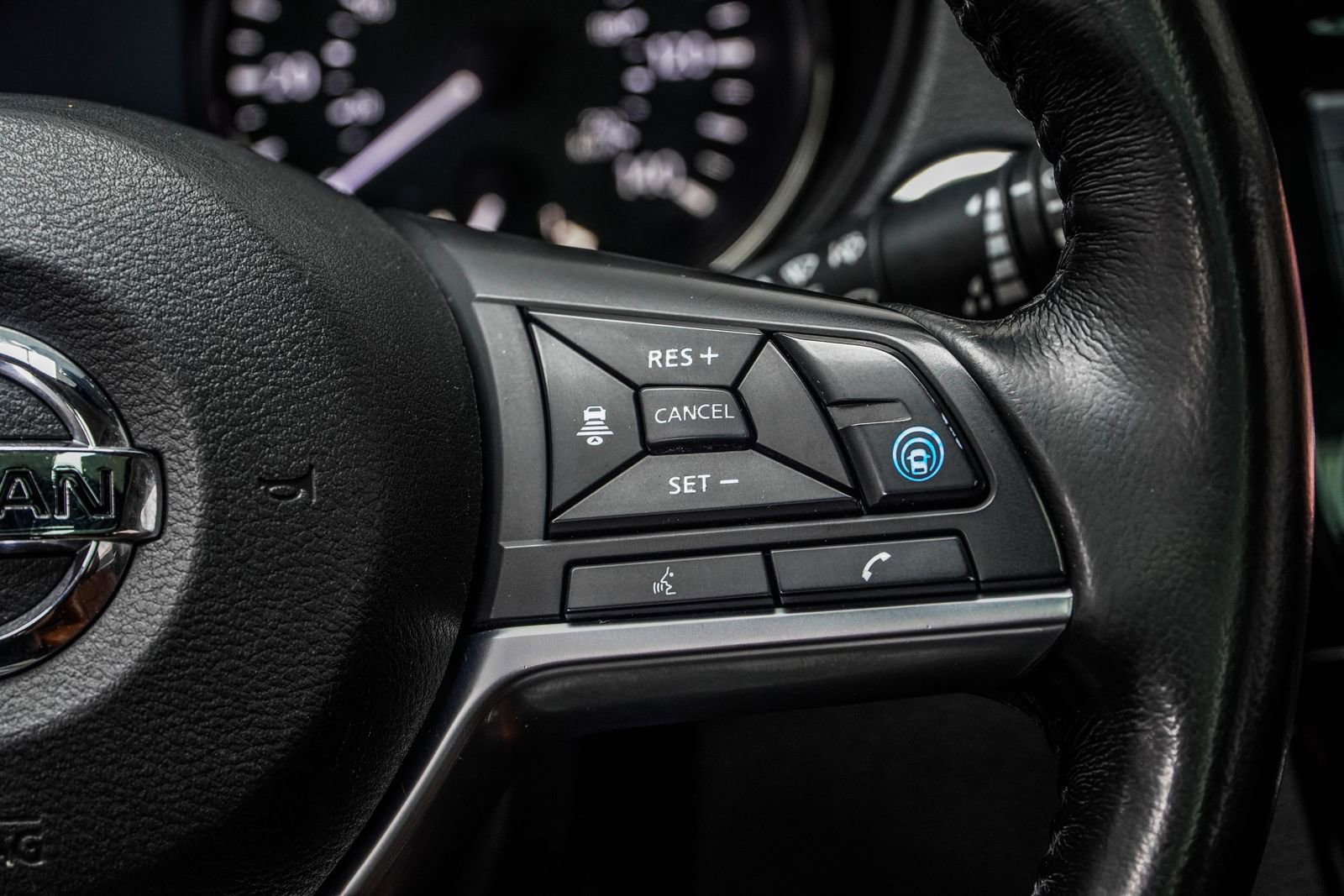 Used 2018 Nissan Rogue SL w/ Premium Package FWD image 33