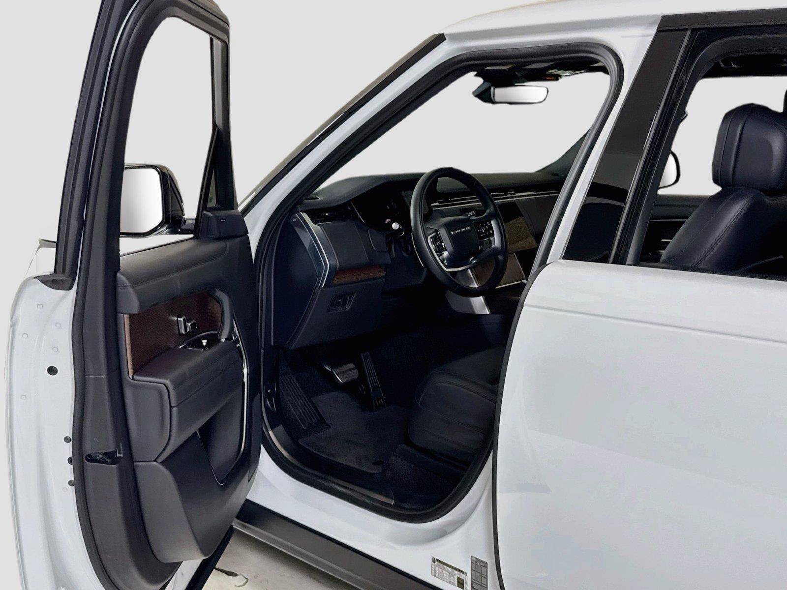 Used 2024 Land Rover Range Rover SE AWD/4WD image 12
