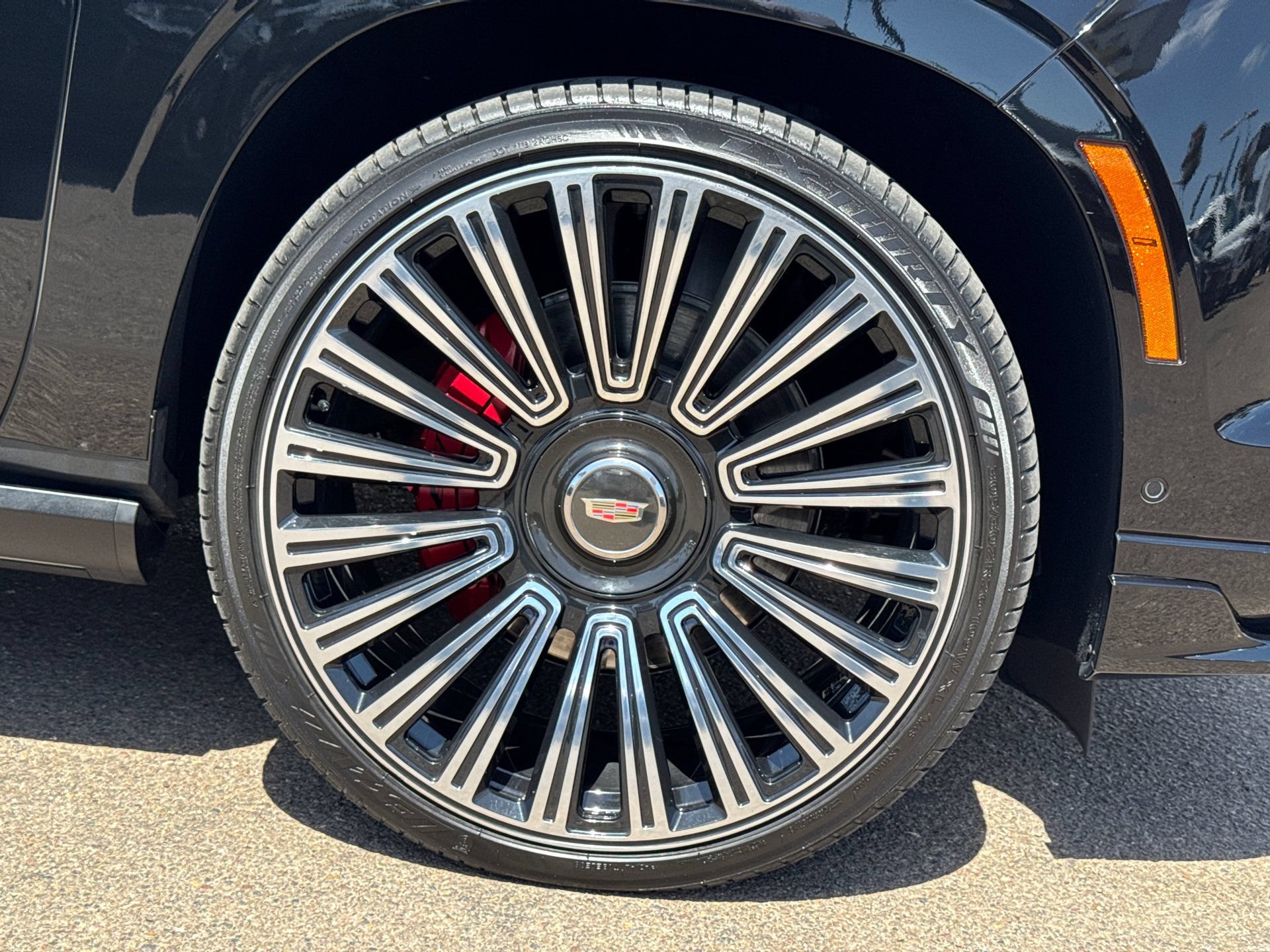 Used 2025 Cadillac Escalade V AWD/4WD image 5