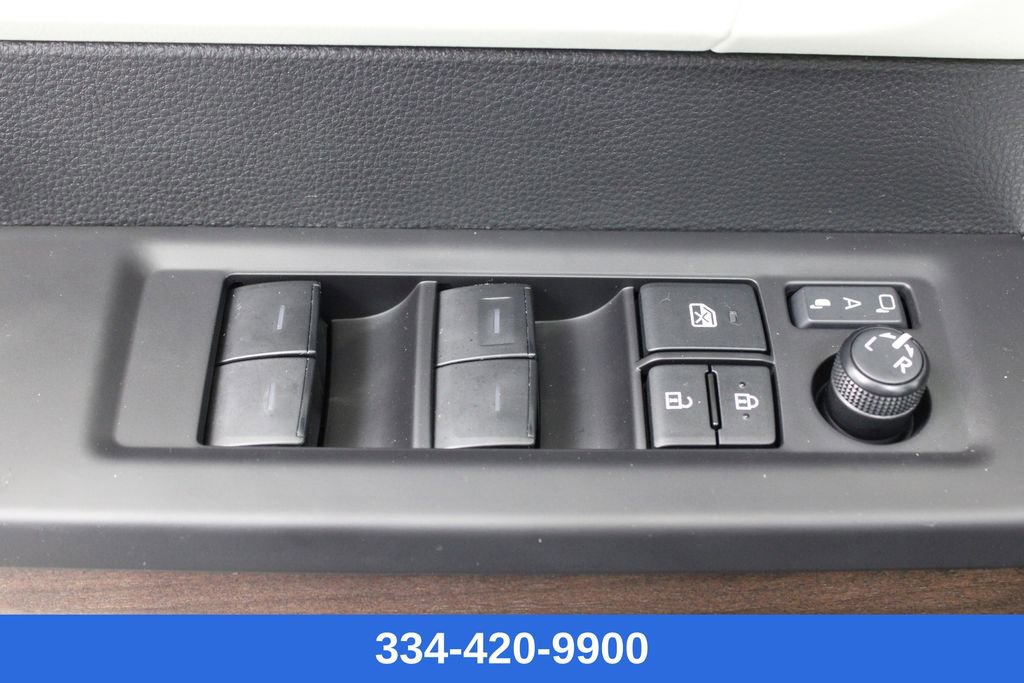 Used 2025 Toyota Sequoia Capstone image 18