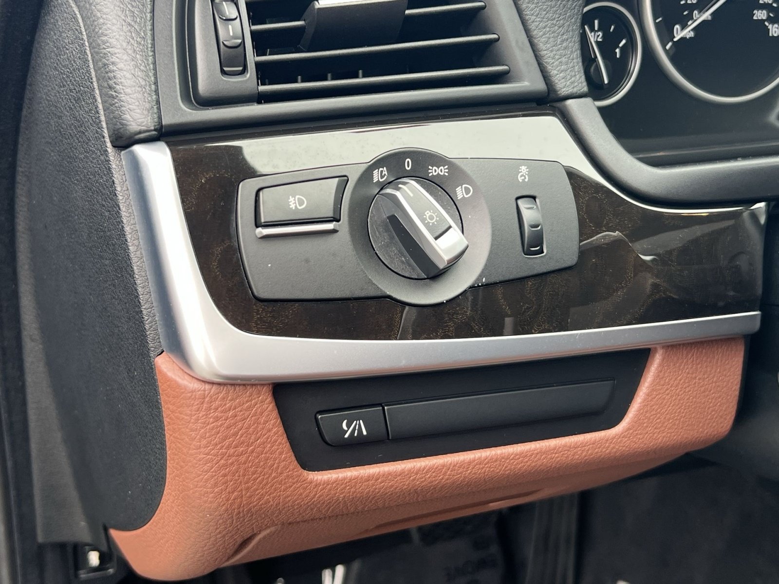 Used 2011 BMW 550i Sedan RWD image 31