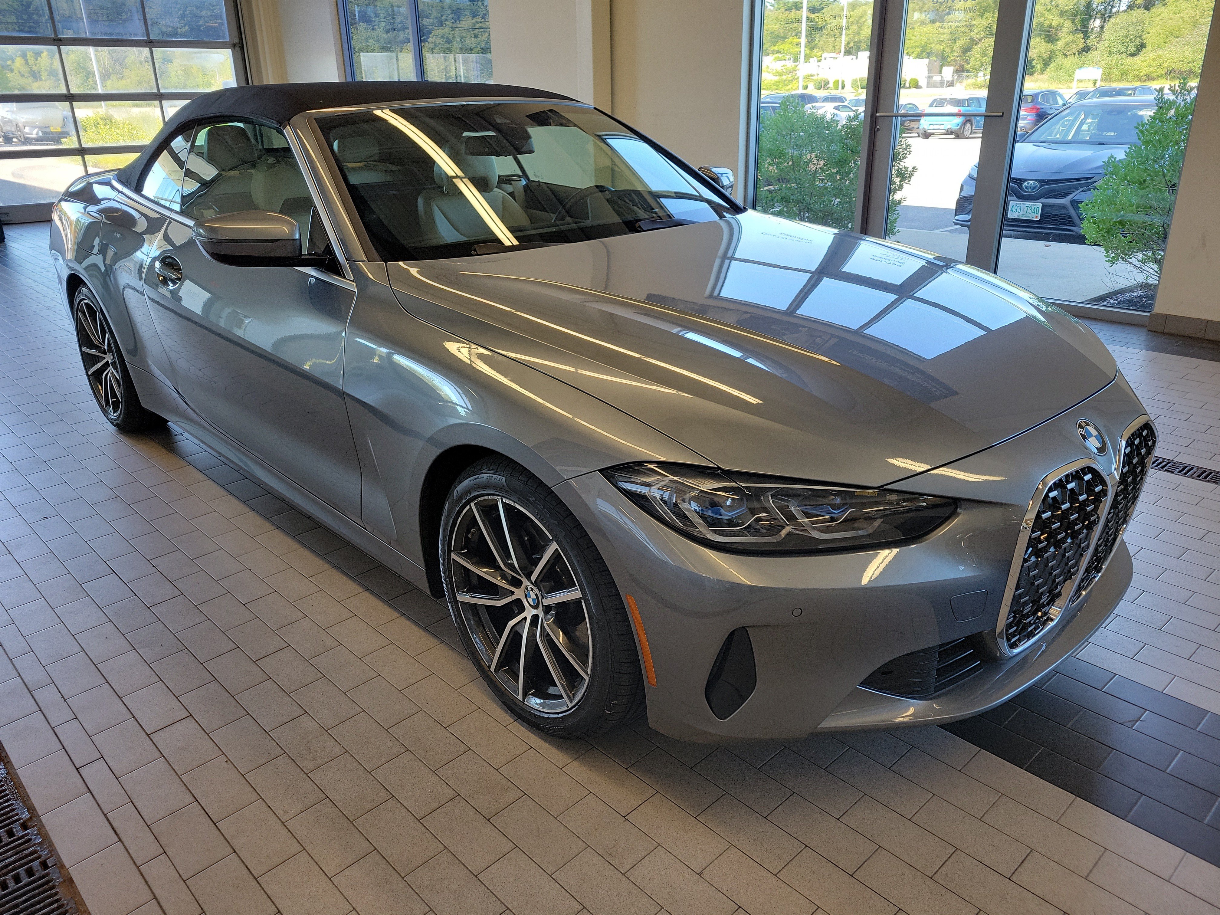 Used 2021 BMW 430i Convertible RWD image 3