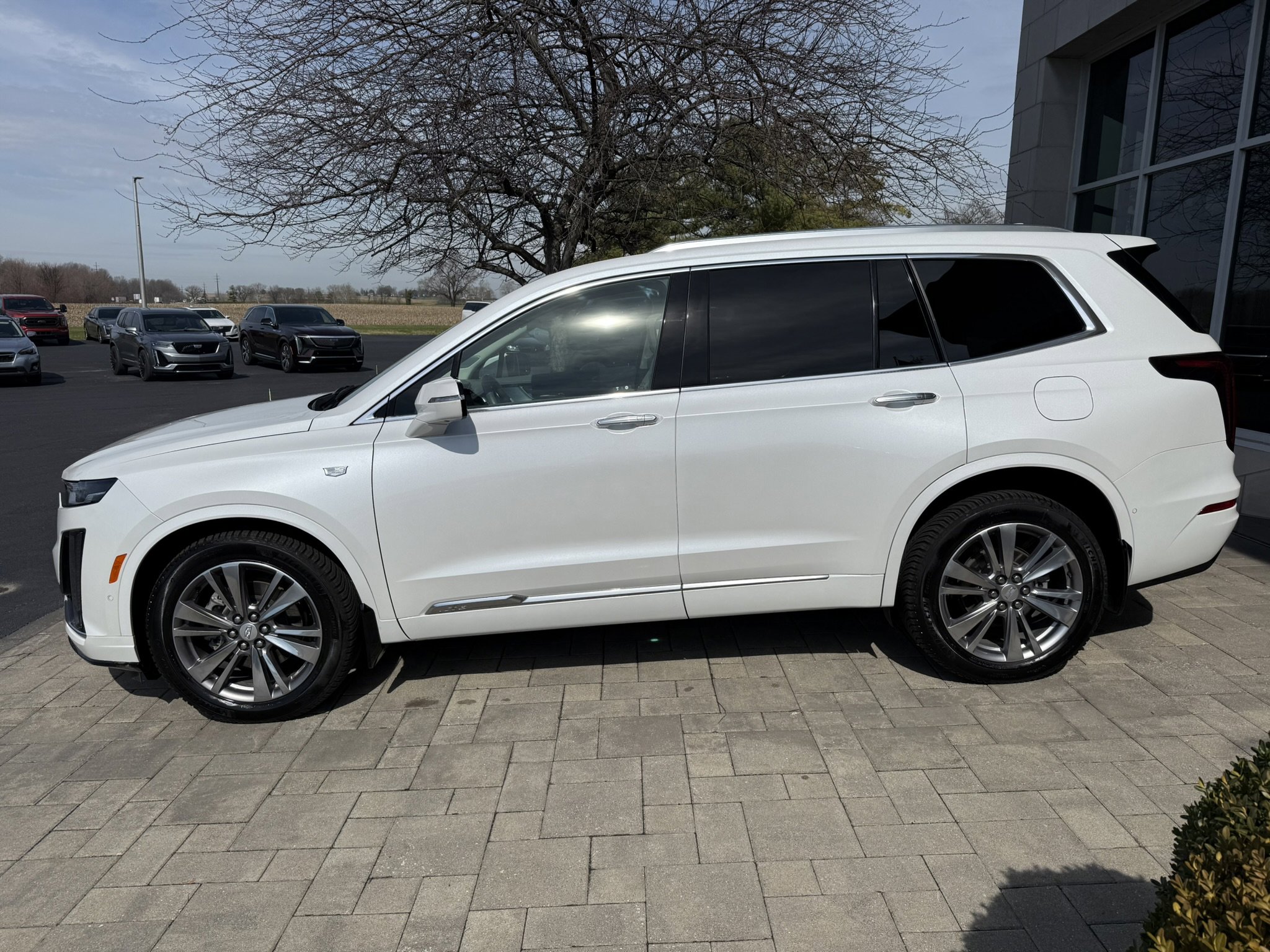 Used 2023 Cadillac XT6 Premium Luxury w/ Technology Package image 4