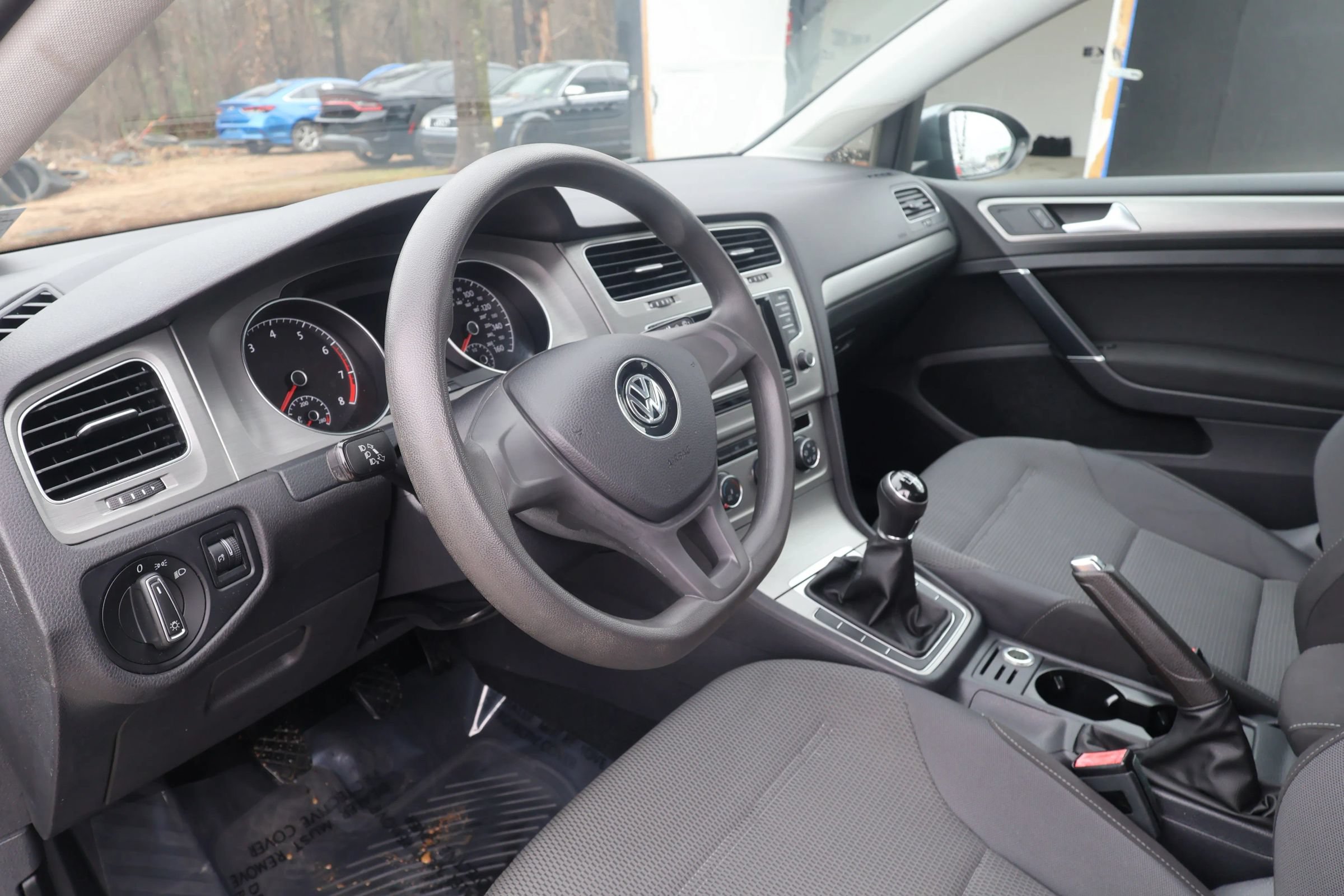 Used 2015 Volkswagen Golf Launch Edition FWD image 12