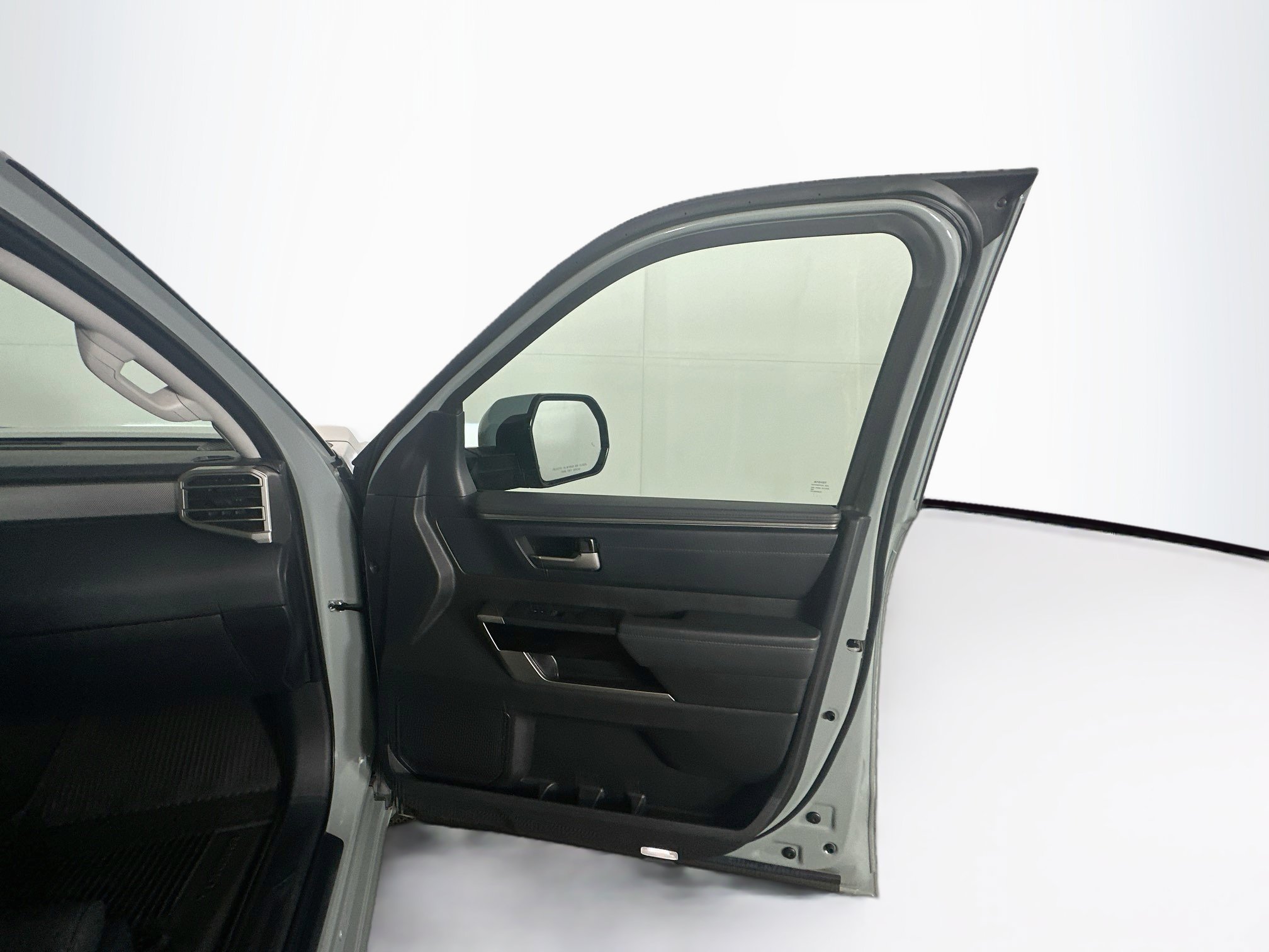 Used 2024 Toyota Tundra Limited AWD/4WD image 31