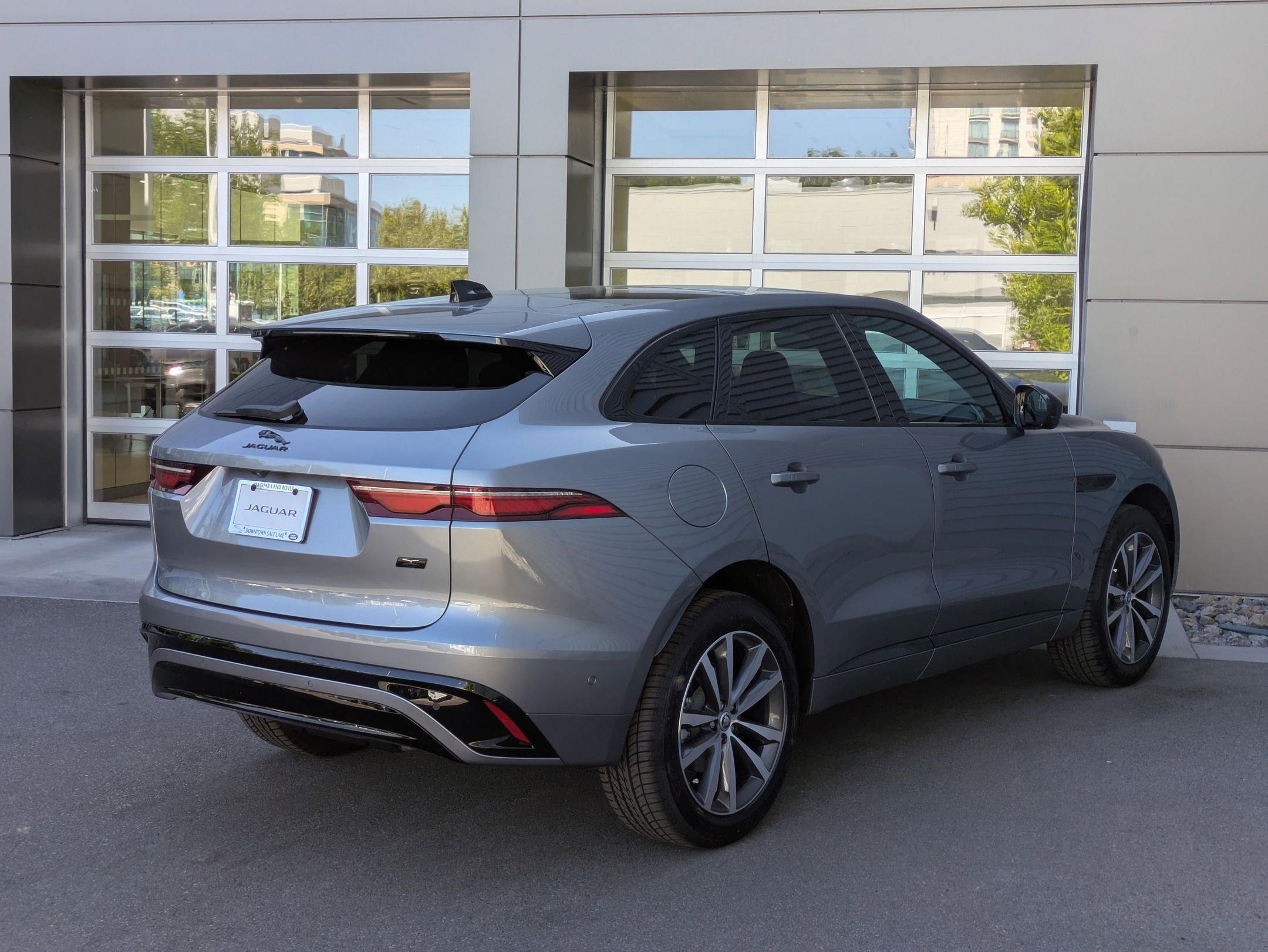 New 2026 Jaguar F-PACE R-Dynamic S image 5