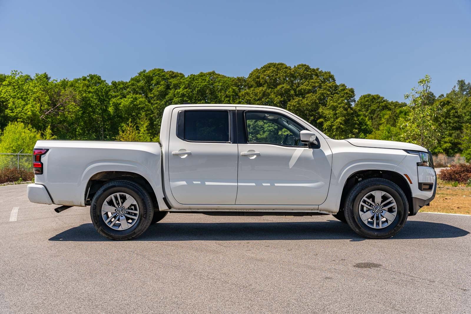 Used 2025 Nissan Frontier SV RWD image 8