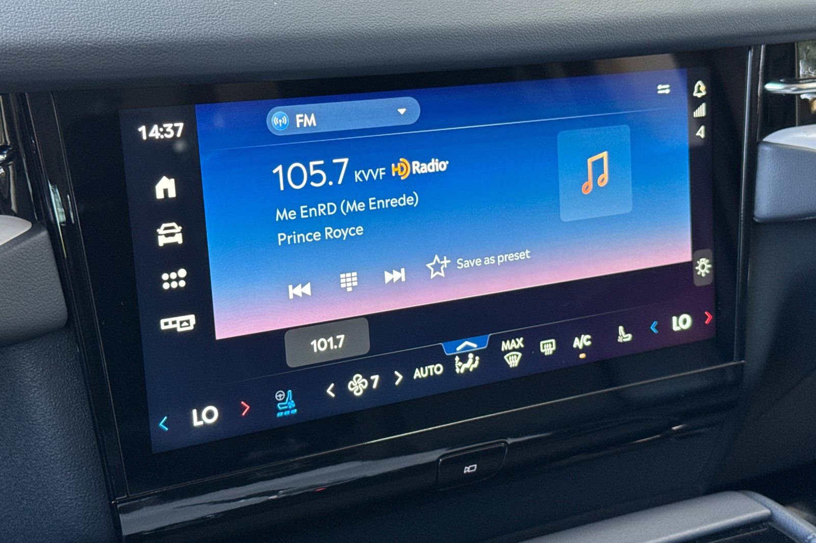 Certified 2025 Lincoln Navigator L Reserve image 17