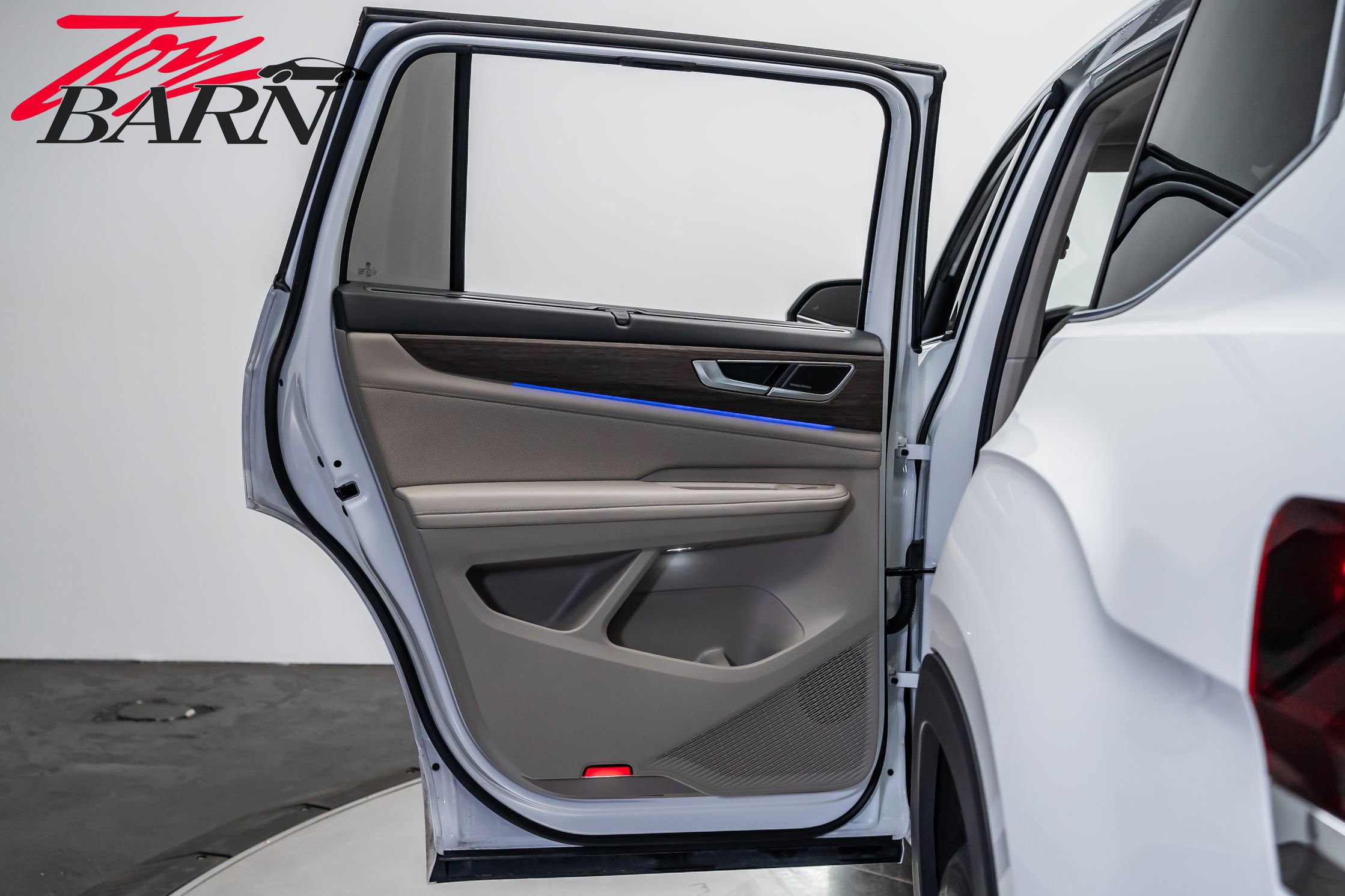 Used 2024 Volkswagen Atlas SEL Premium R-Line image 41