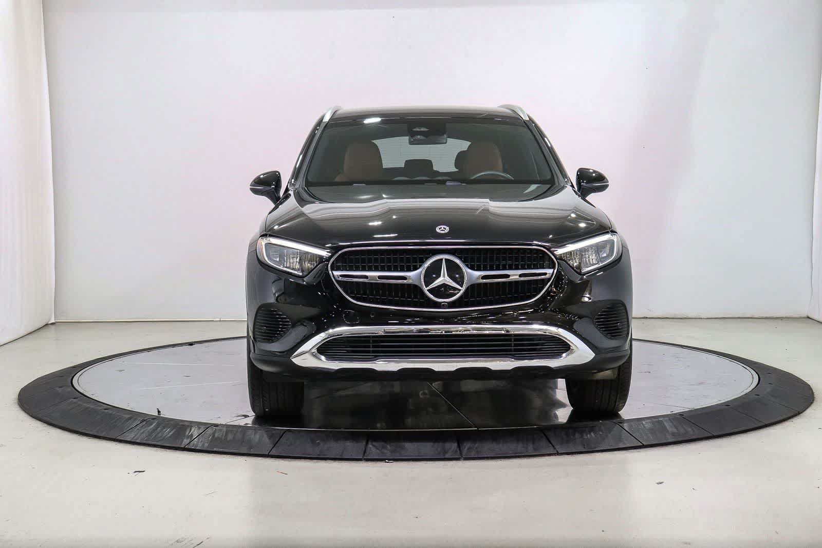 Used 2025 Mercedes-Benz GLC 350e 4MATIC image 6