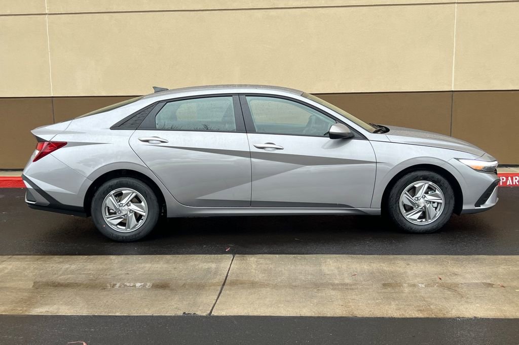 New 2026 Hyundai Elantra SE image 4