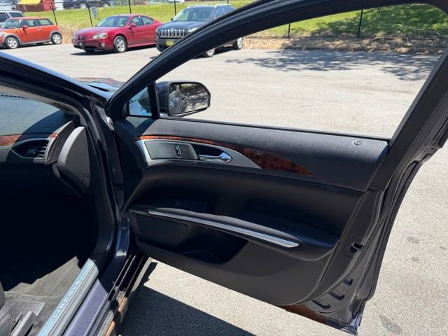 Used 2013 Lincoln MKZ FWD image 24