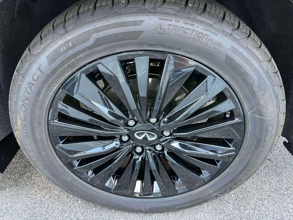 Used 2025 INFINITI QX80 Sensory AWD/4WD image 11