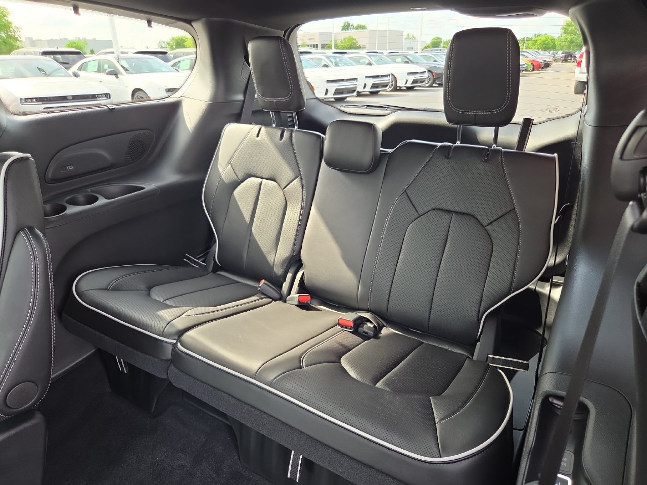 New 2027 Chrysler Pacifica Limited w/ Family Tech Group FWD image 15