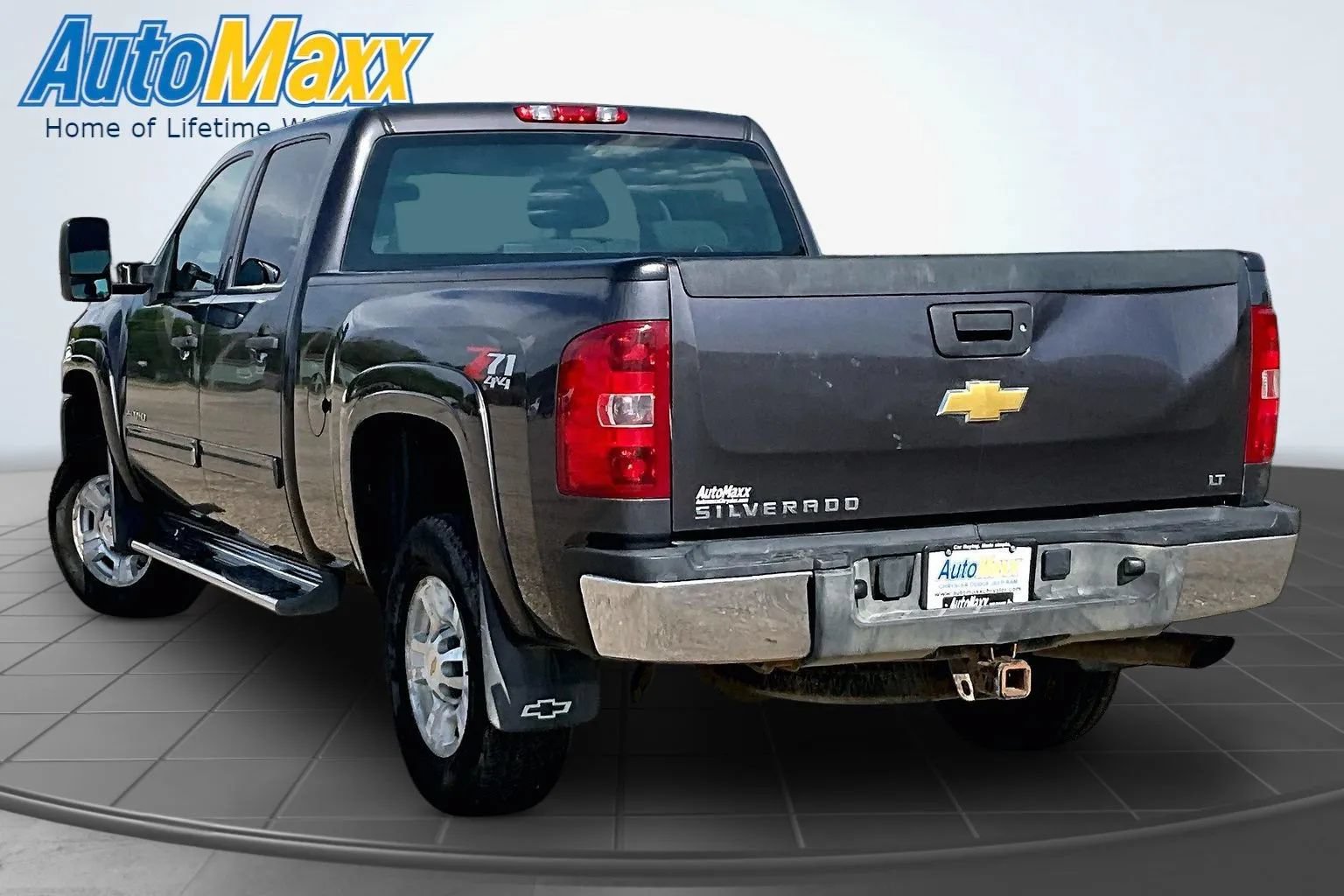 Used 2010 Chevrolet Silverado 2500 LT w/ Interior Plus Package AWD/4WD image 4