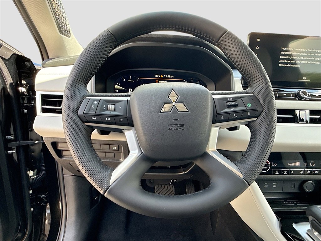 New 2025 Mitsubishi Outlander SE image 11