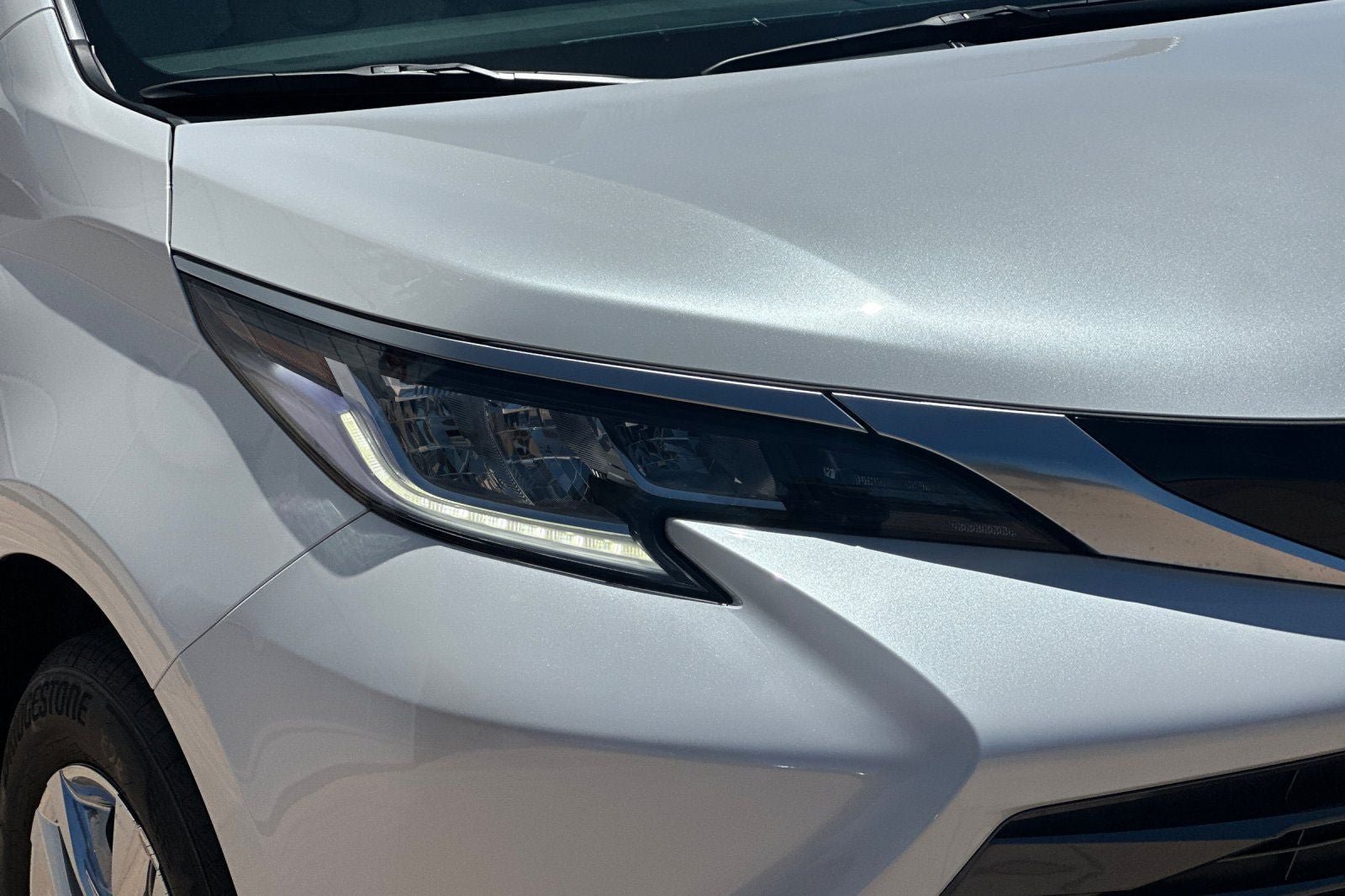New 2026 Toyota Sienna Limited FWD image 32