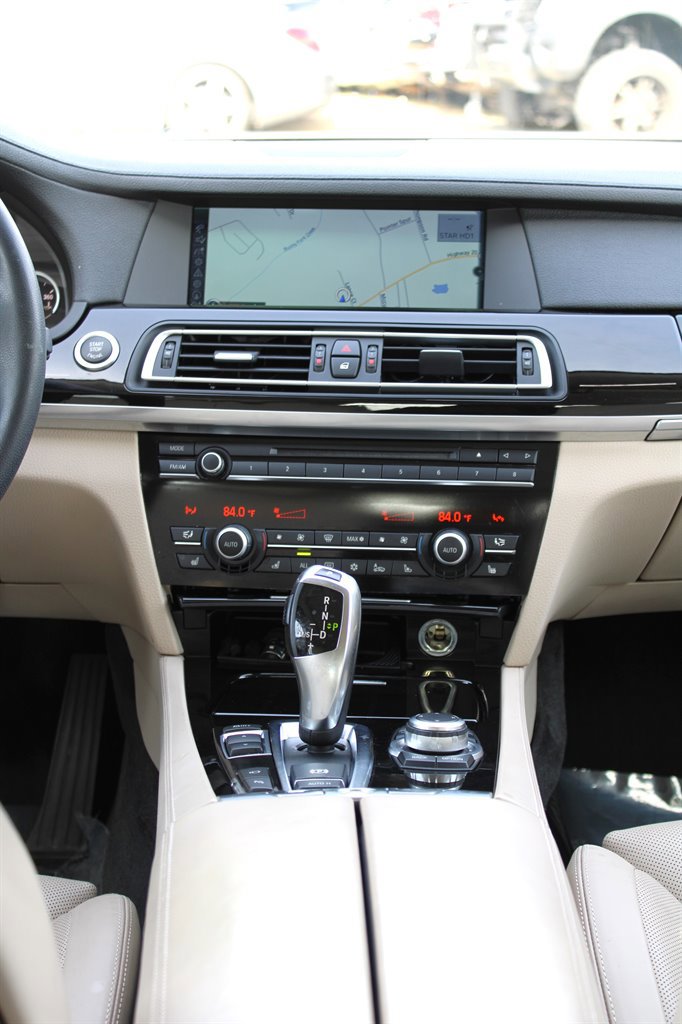 Used 2009 BMW 750Li 750Li image 12