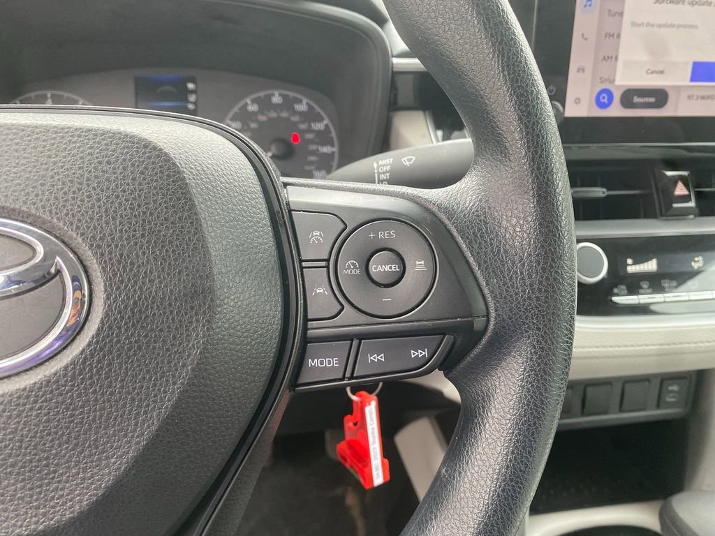 Used 2023 Toyota Corolla Cross L image 17