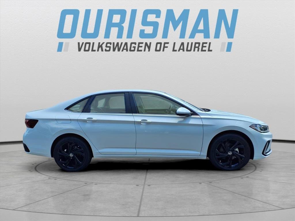 New 2026 Volkswagen Jetta SE image 2