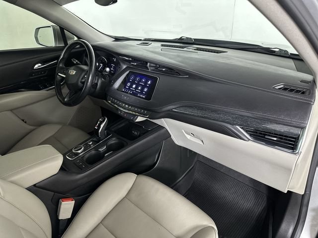Used 2021 Cadillac XT4 Premium Luxury w/ Cold Weather Package FWD image 30