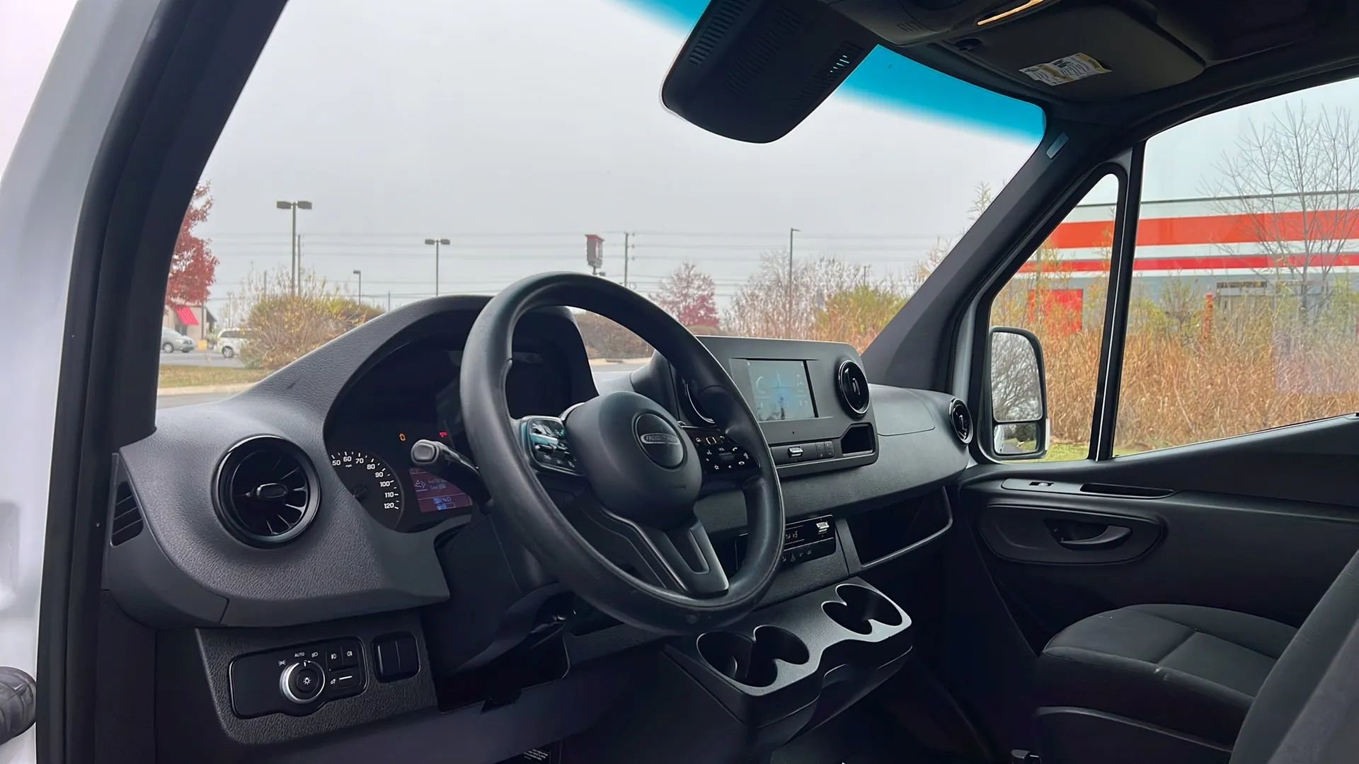 Used 2020 Freightliner Sprinter 2500 image 9