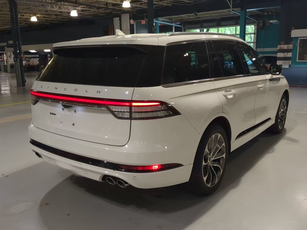 Used 2023 Lincoln Aviator Grand Touring w/ Elements Package Plus AWD/4WD image 21