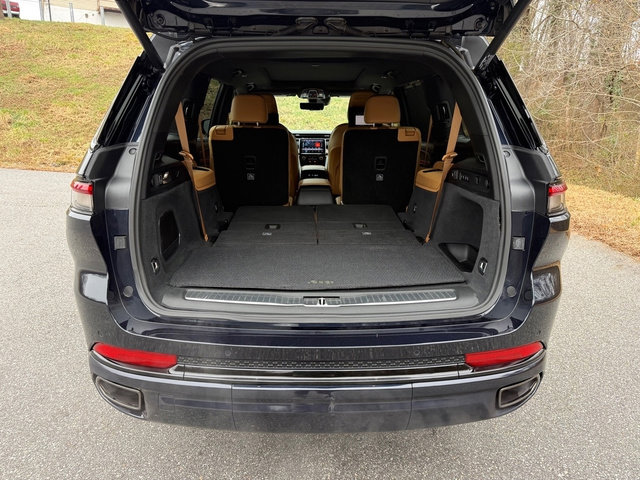 Used 2023 Jeep Grand Cherokee L Summit w/ Advanced Protech Group IV image 22