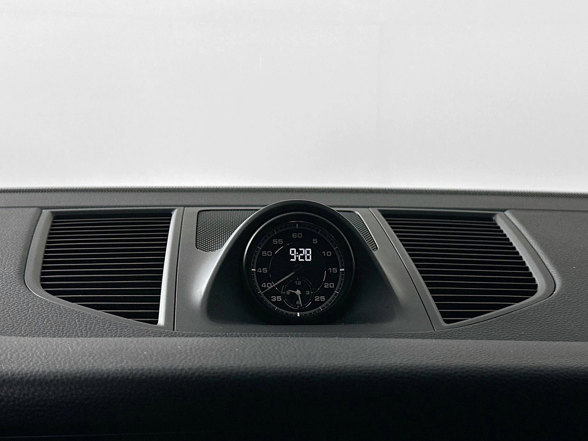 Certified 2026 Porsche Macan image 25