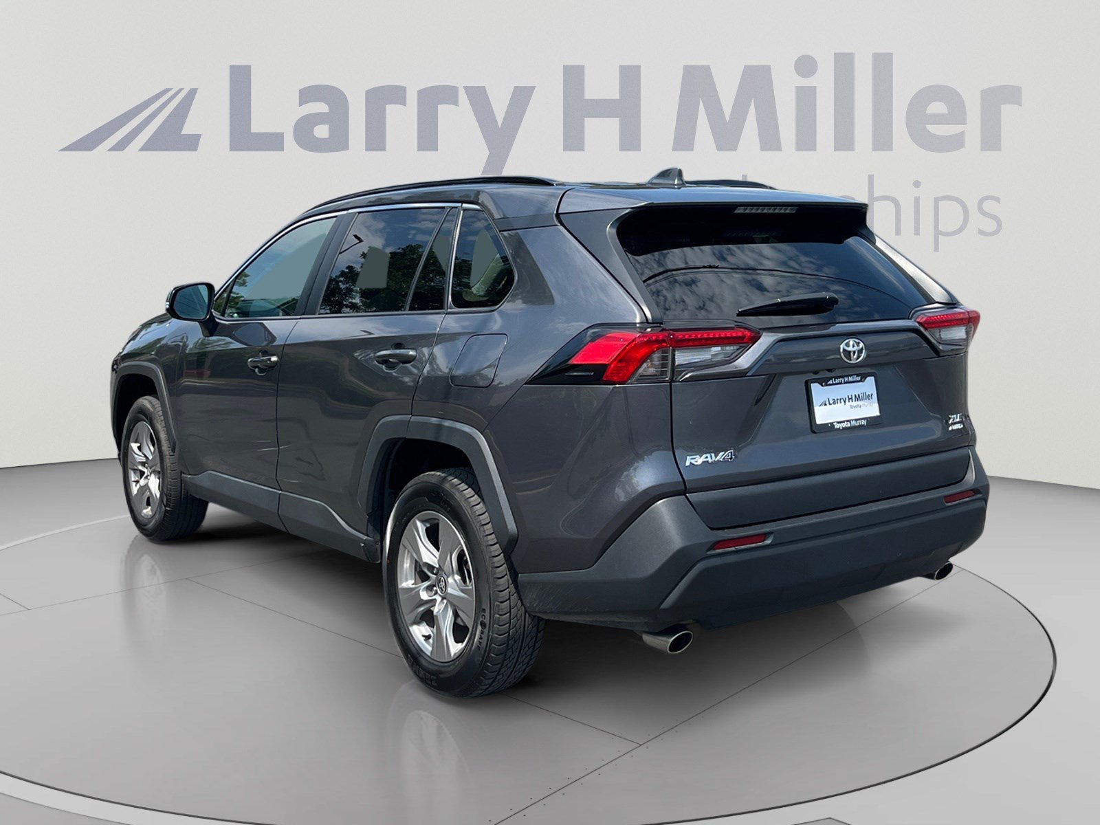 Used 2024 Toyota RAV4 XLE AWD/4WD image 3
