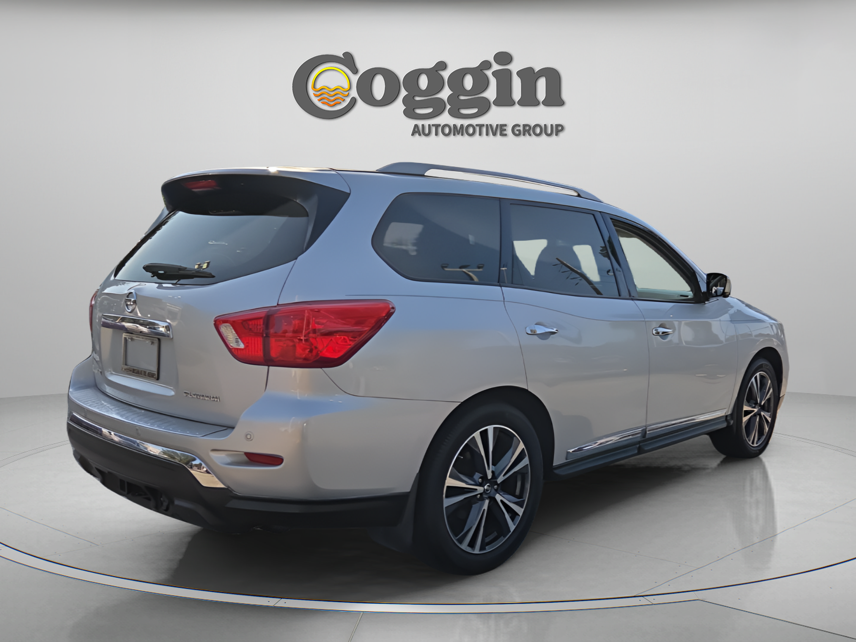 Used 2017 Nissan Pathfinder Platinum FWD image 5