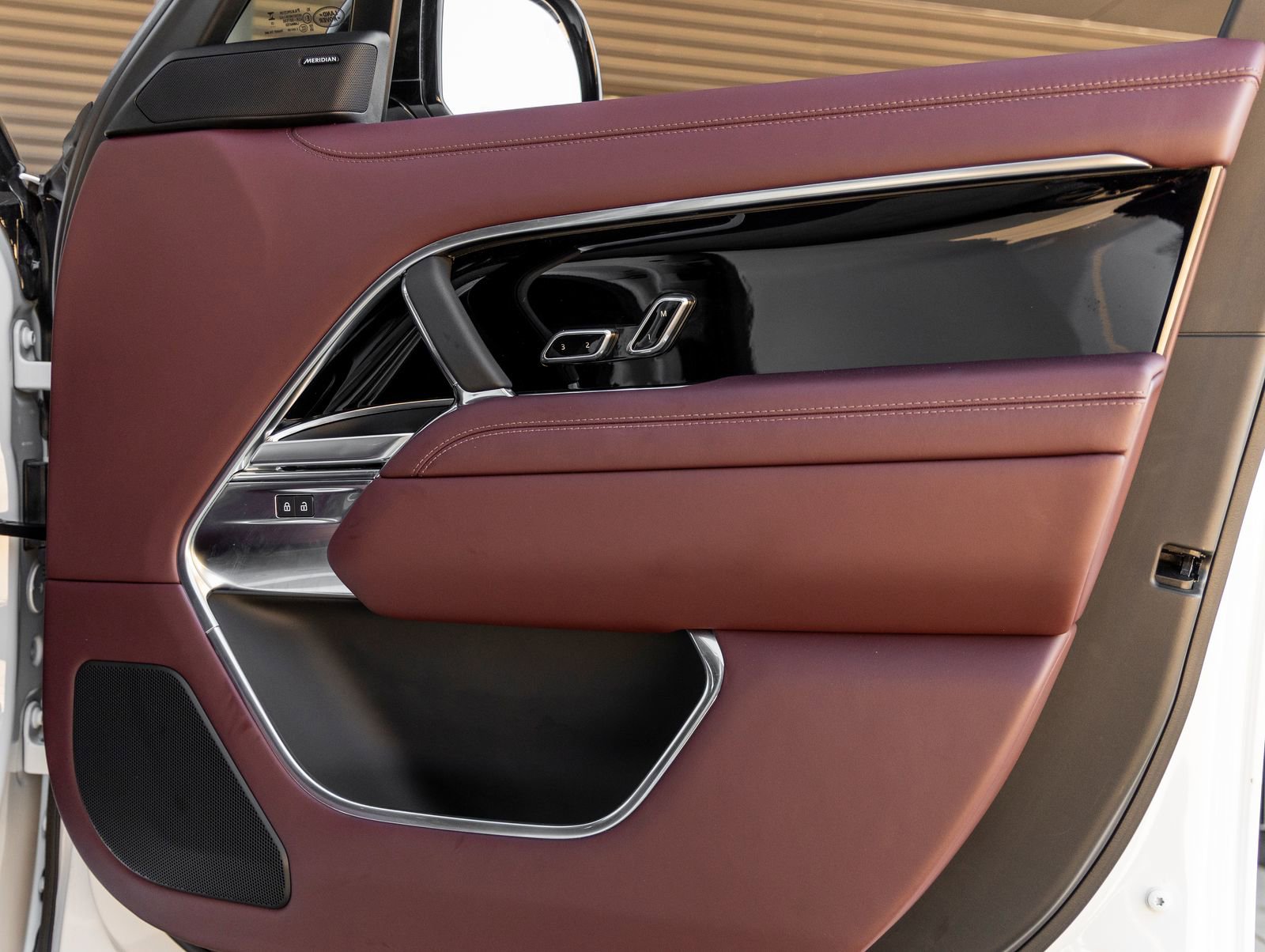 Used 2023 Land Rover Range Rover SE image 39