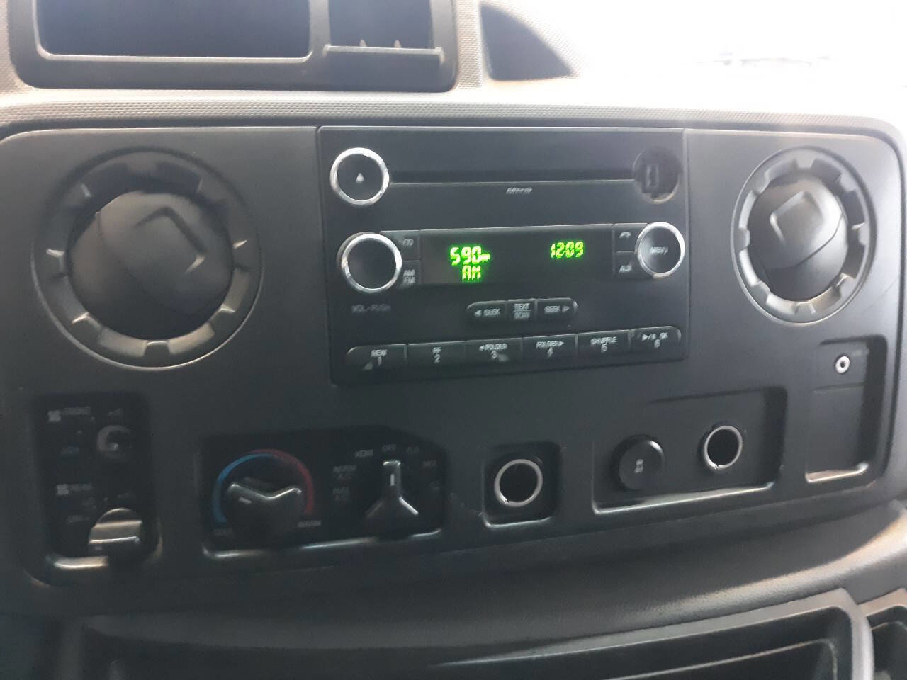 Used 2009 Ford E-350 and Econoline 350 XLT image 14