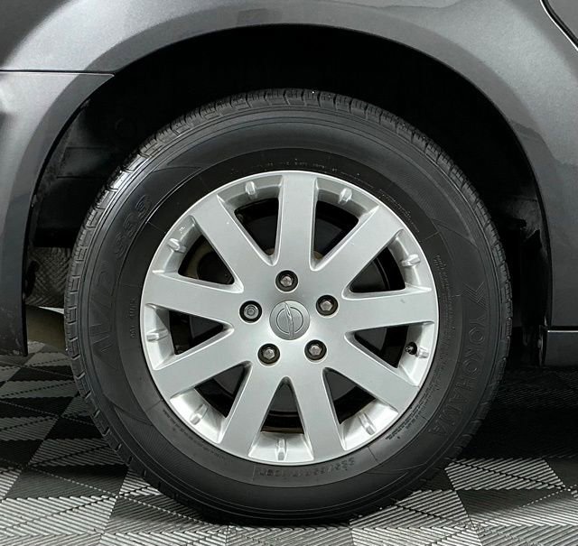 Used 2015 Chrysler Town & Country Touring w/ Driver Convenience Group FWD image 9