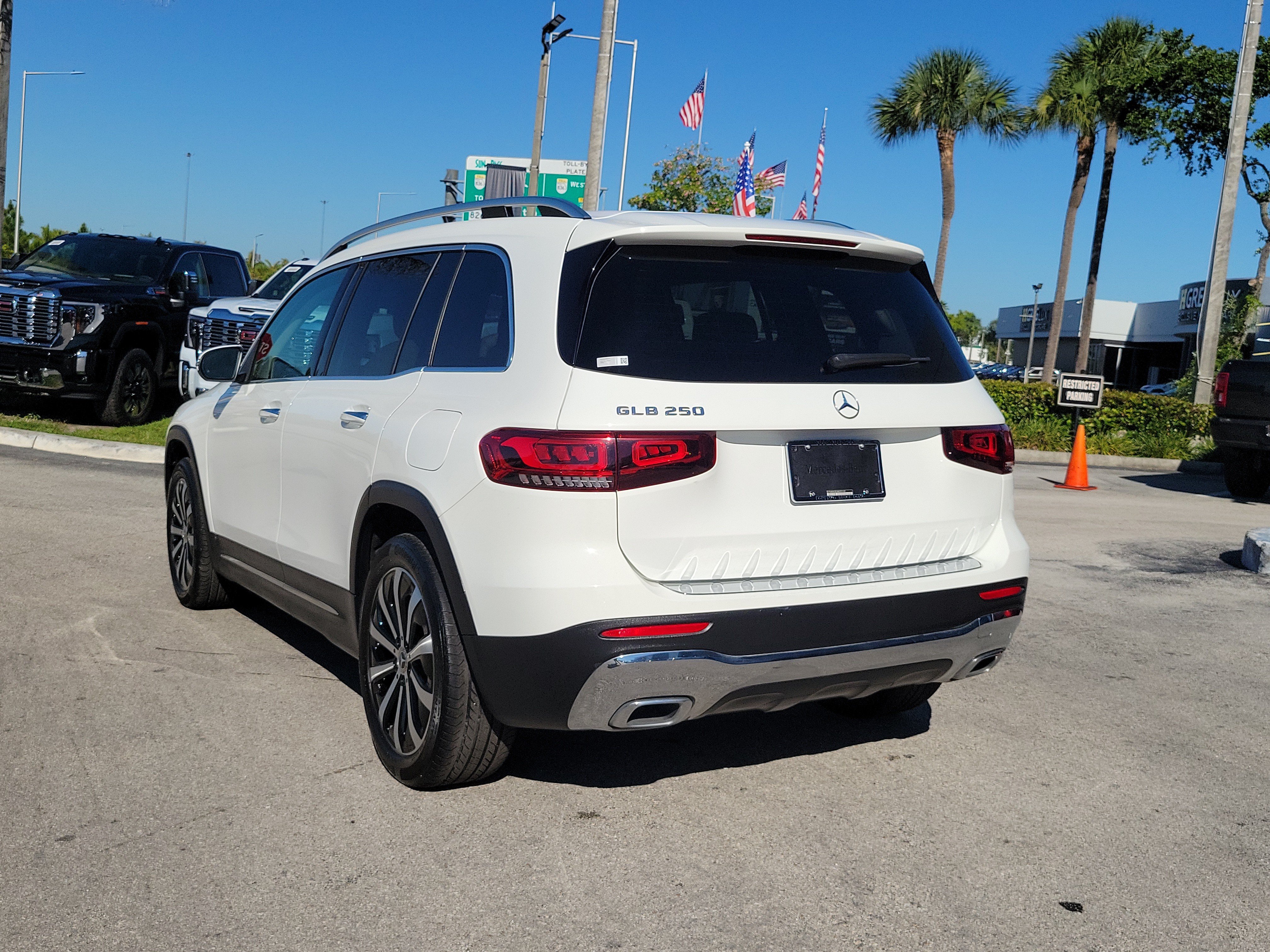 Used 2022 Mercedes-Benz GLB 250 image 7