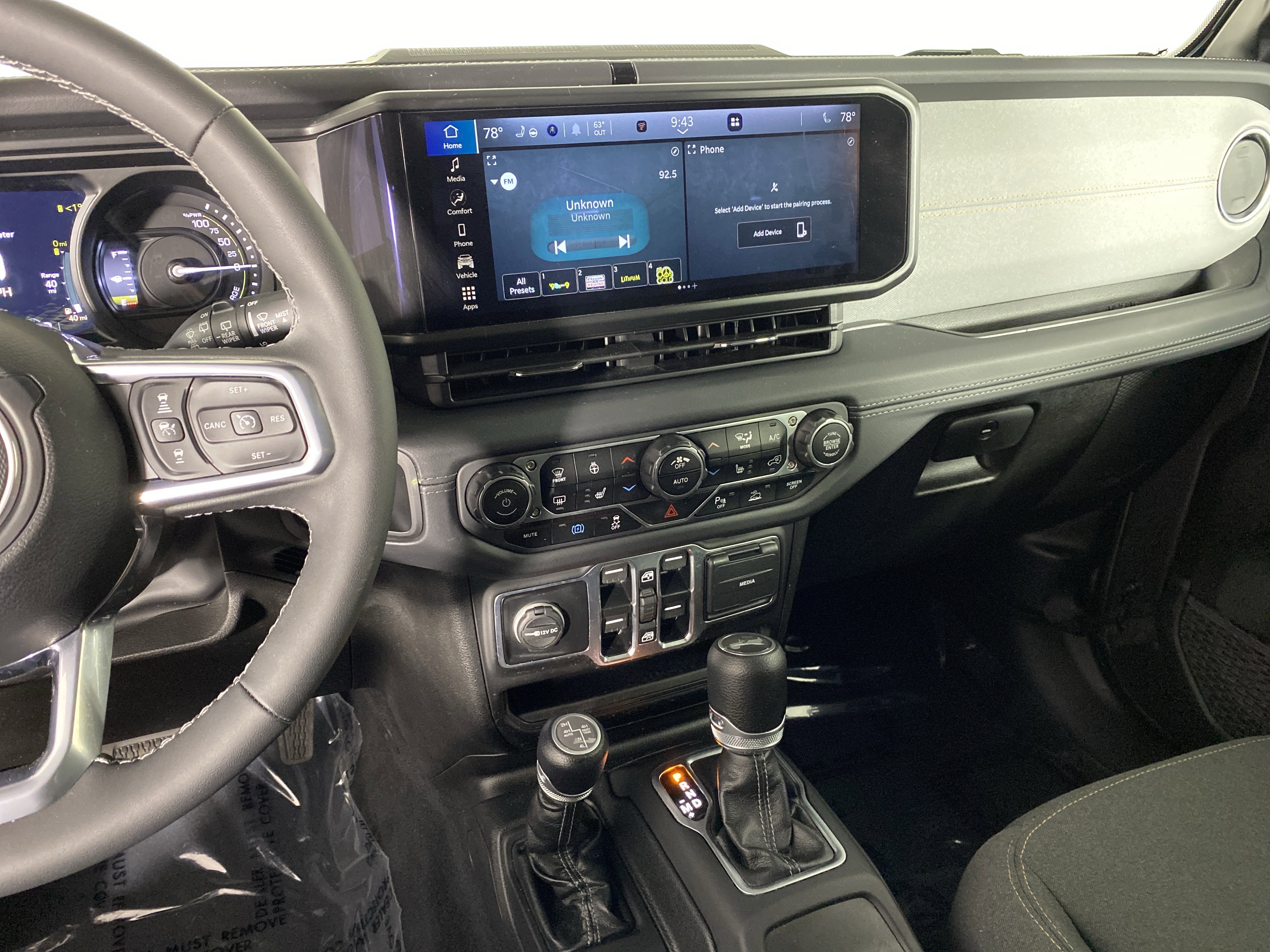 Used 2025 Jeep Wrangler Sahara w/ Safety Group image 27