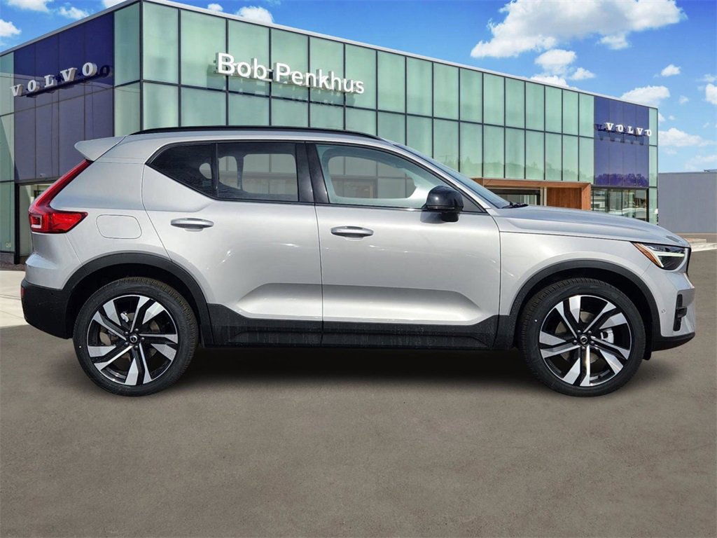 New 2025 Volvo XC40 B5 Ultra w/ Climate Package image 24