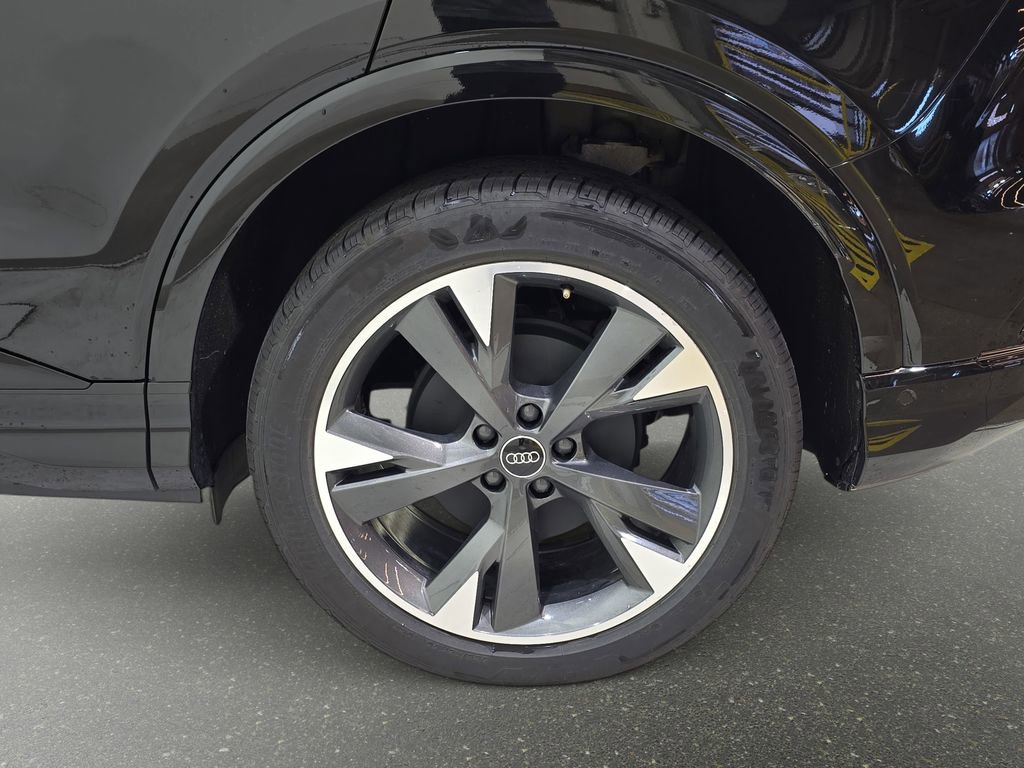 Used 2024 Audi Q4 e-tron Premium Plus w/ Premium Plus image 32